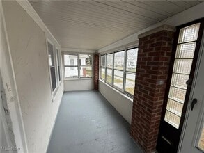 Building Photo - 19600 Pasnow Ave