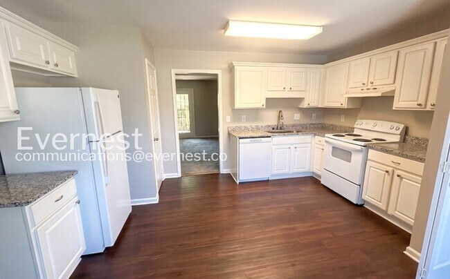 Foto del edificio - 128 Rocky Ridge Dr