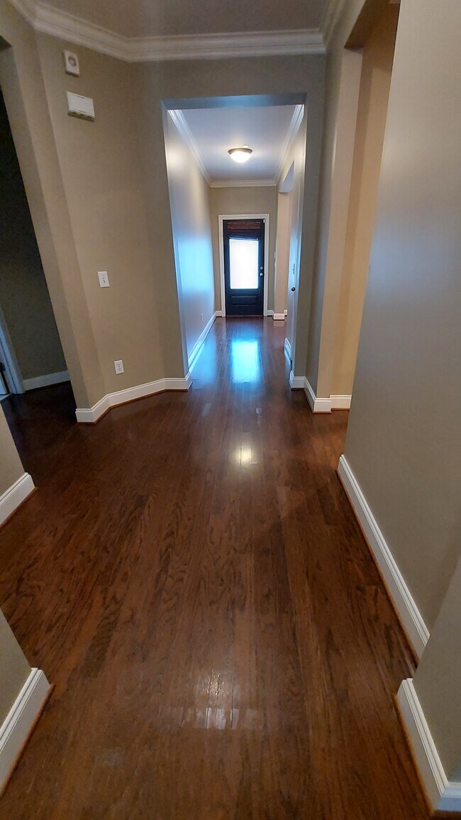 Foto del edificio - 4596 Sawmill Pl