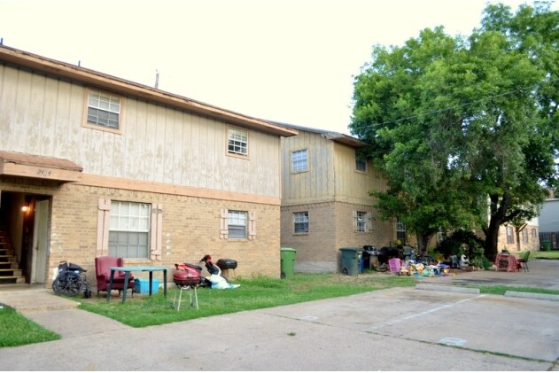 Building Photo - 2402 Jaguar Ct