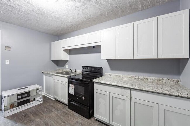 Building Photo - 30 Carolane Dr