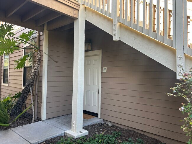 Foto del edificio - 57 Lakeshore Ct