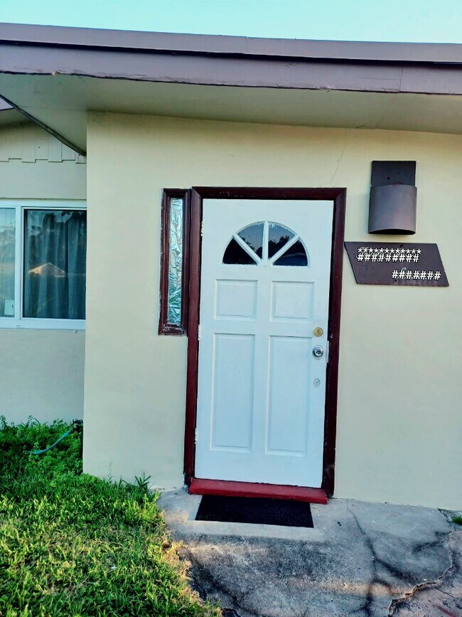 Entrada privada - 4216 SW 51st St