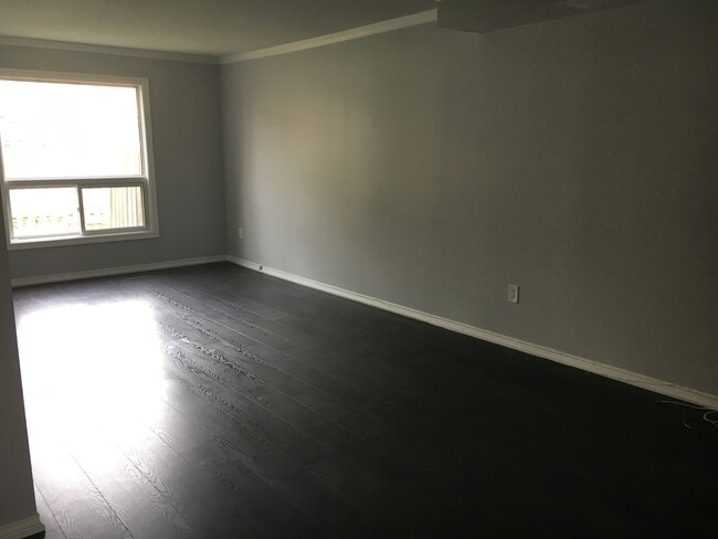 Photo du bâtiment - CONTEMPORARY 3-BEDROOM WHITBY TOWNHOUSE FO...