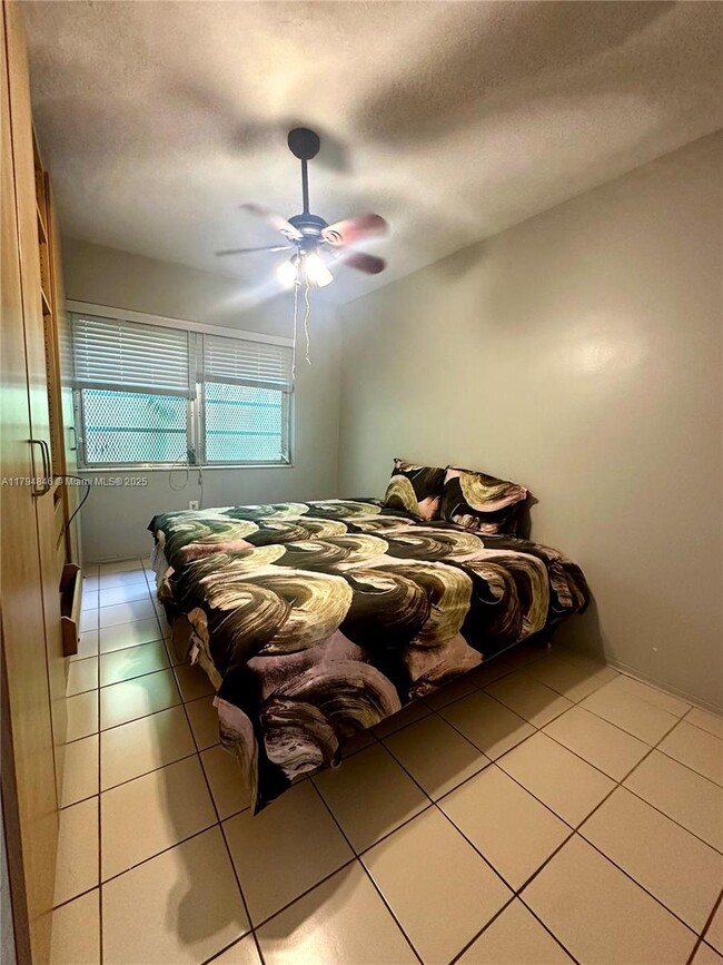 Foto del edificio - 4730 Pine Tree Dr
