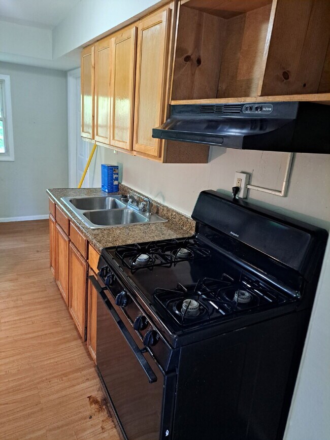 Building Photo - "3-Bedroom Home in Saint Louis with 922 Sq...