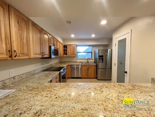 Building Photo - Stunning 3 Bedroom Home in Shalimar!