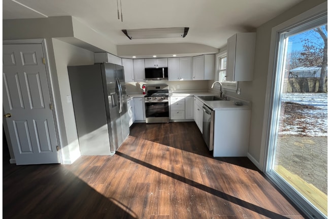 Building Photo - 30 Somerset Ave