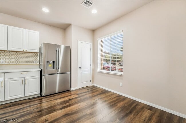 Building Photo - 10471 Masons Creek St