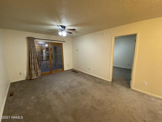 Building Photo - 5805 E Bear Paw Dr