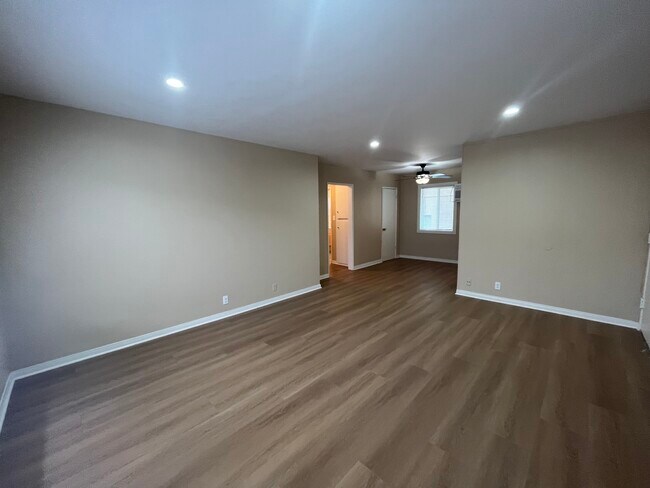 Foto del edificio - 14149 Vanowen St