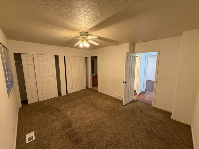 Building Photo - Beautiful 6 bedroom home!