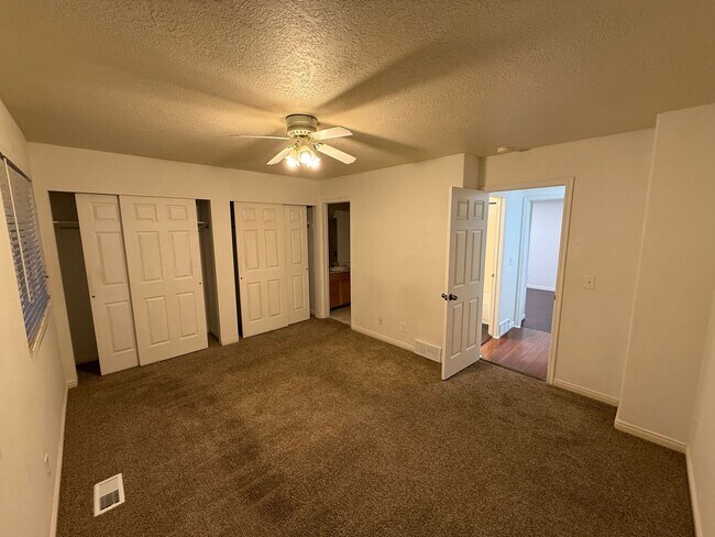 Foto del edificio - Beautiful 6 bedroom home!