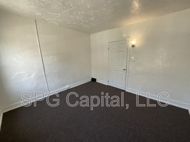 Foto del edificio - 443 S Duke St