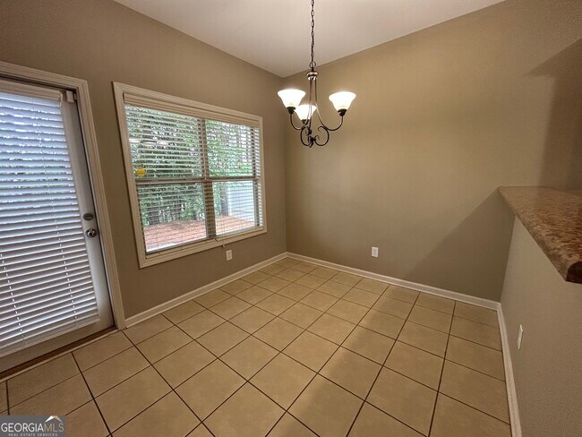 Building Photo - 607 Summit Pt