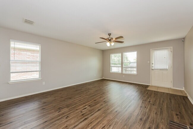 Foto del edificio - 2029 Wildwood Dr