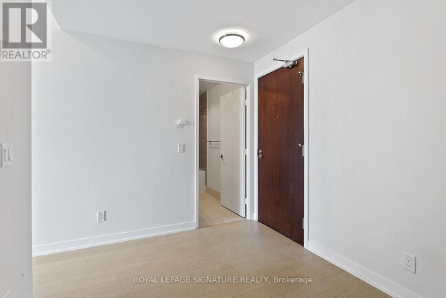 Building Photo - 120 Bayview Ave