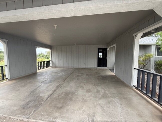Building Photo - 2 Bedroom 2 Bath Contact Property Pros 928-634-7710