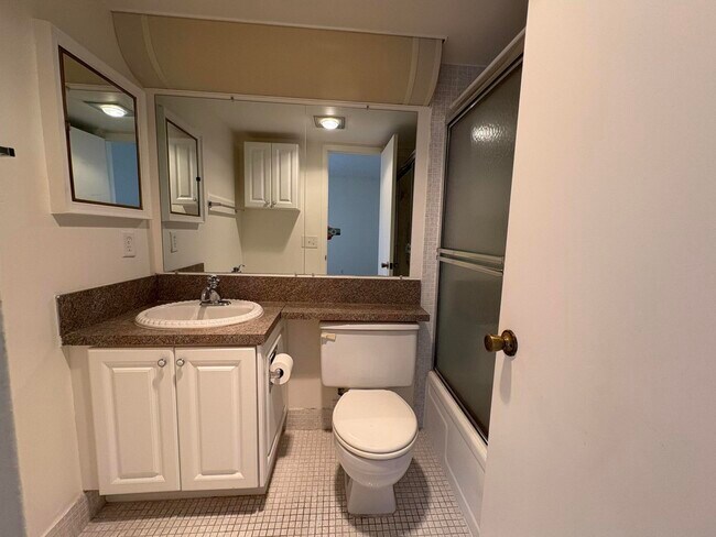 Building Photo - 353 Mansfield I