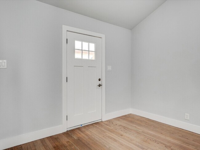 Building Photo - 6264 Ravendale Ln