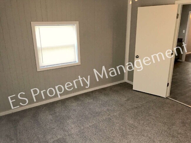 Building Photo - Cozy 3 Bedroom 1 Bathroom Ranch in Wayne township.