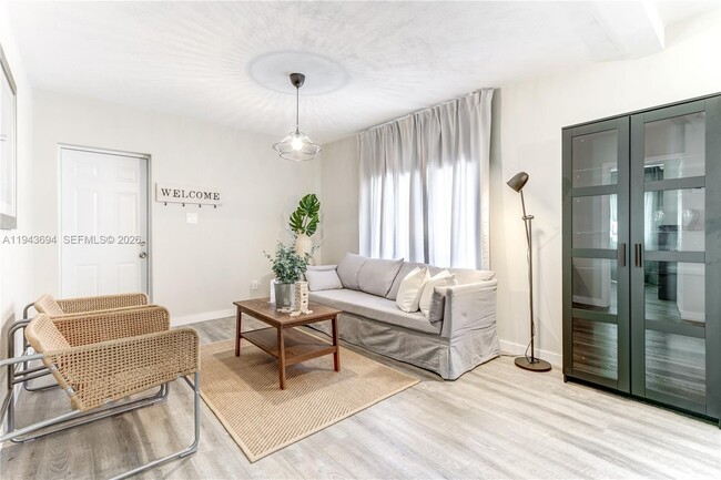 Building Photo - 427 S 24th Ave