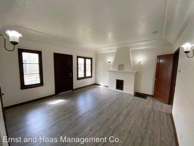 Building Photo - 2141 Chestnut Ave