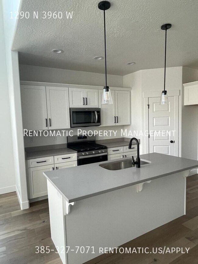 Building Photo - 1290 N 3960 W