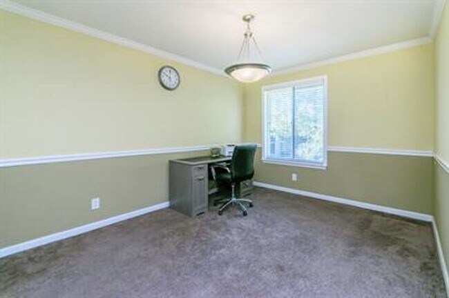 Foto del edificio - 2 Bed 1 Bath Duplex