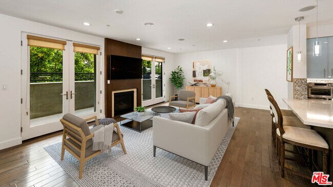 Building Photo - 1304 S Roxbury Dr