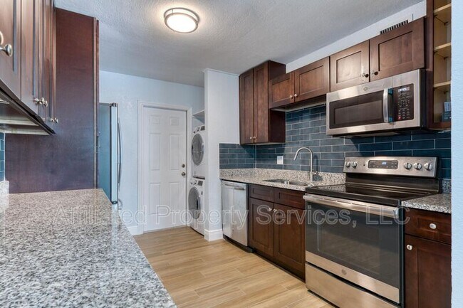 Building Photo - 5207 N Flagler Dr