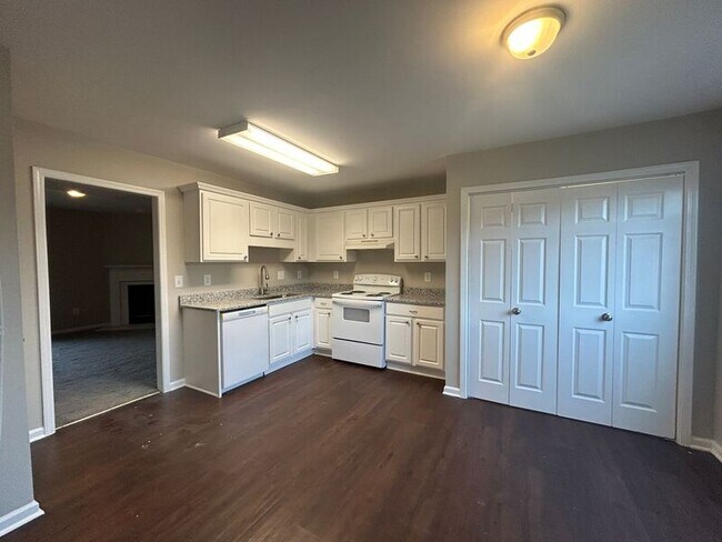 Foto del edificio - 128 Rocky Ridge Dr