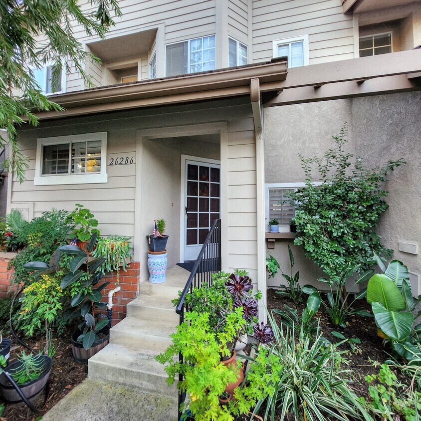 Foto principal - 26286 Hanover Ln