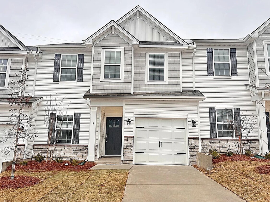 Primary Photo - 5 Vine House Dr