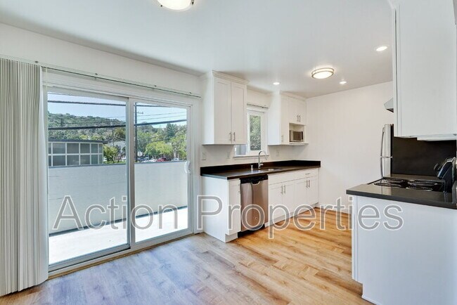 Building Photo - 2186 Carlmont Dr