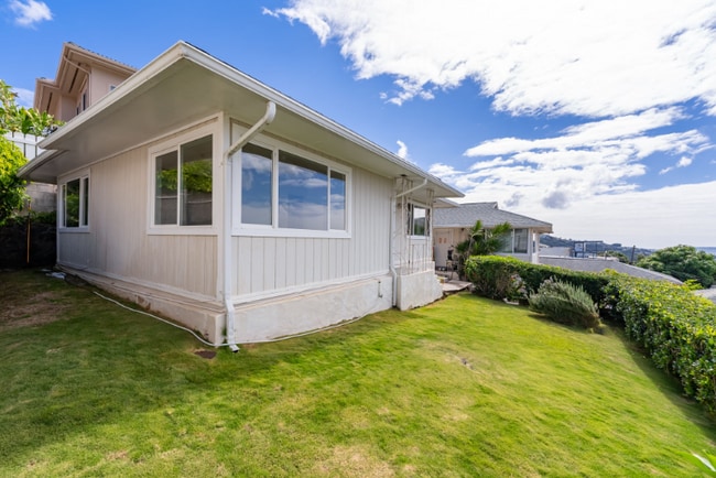 Building Photo - 1158 Alewa Dr