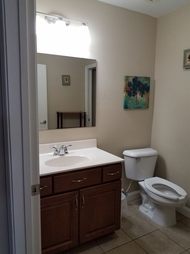 Building Photo - Furnished 2/2 - first floor unit