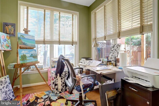 Foto del edificio - 5257 Bessley Pl