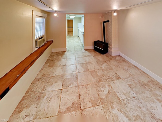 Foto del edificio - 1 br, 1 bath Apartment - 219 Ramona St Apt 9