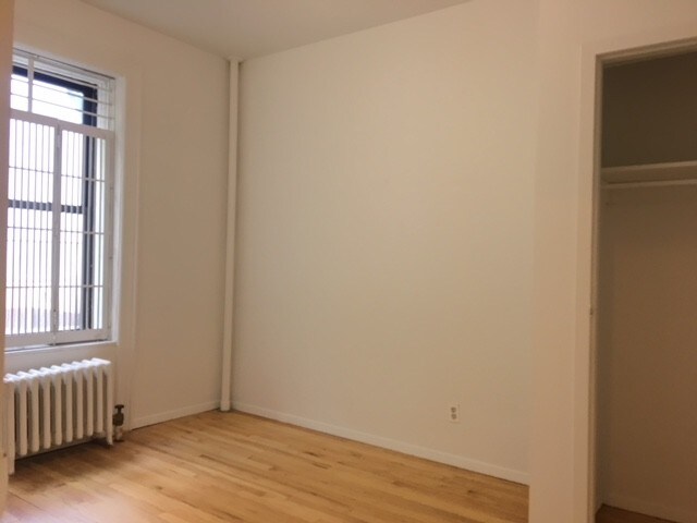 Primary Photo - 325 E 21st St