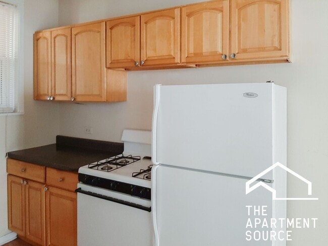 Photo - 2202 W Foster Ave Apartment