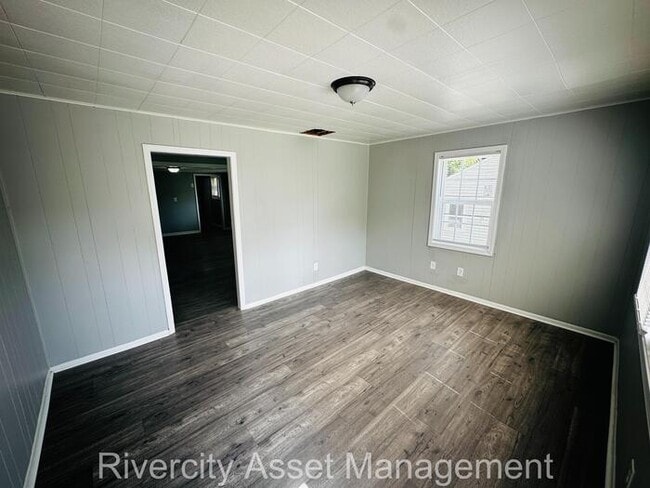 Building Photo - HUGE BACKYARD!!!!!! SECTION 8 FRIENDLY, RE...