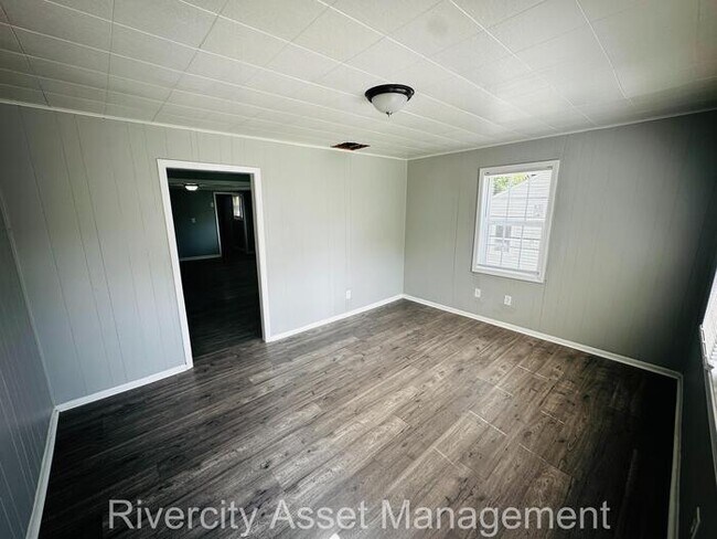 Foto del edificio - HUGE BACKYARD!!!!!! SECTION 8 FRIENDLY, RE...