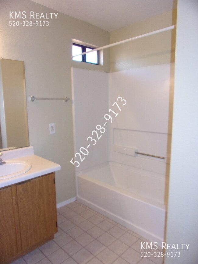 Building Photo - 5958 S Wood Crest Dr