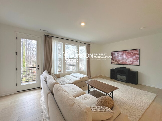 Foto del edificio - New 3 Bed Townhome in Mineral Springs