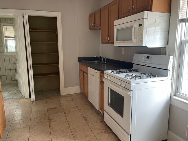 Kitchen 2 - 35 Hill St