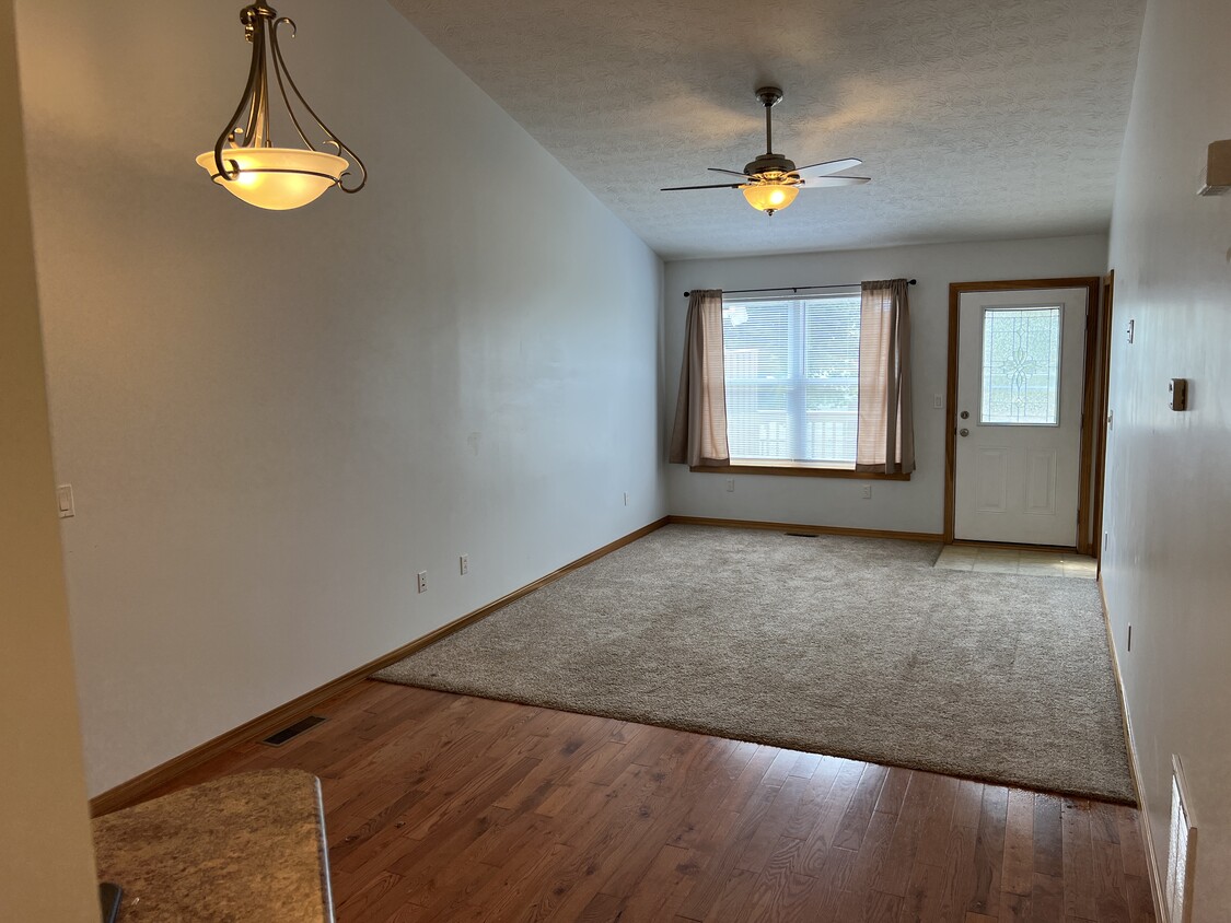 Primary Photo - 1097 Locust Dr