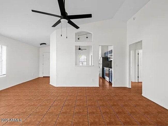 Foto del edificio - 1083 E Boston Ct