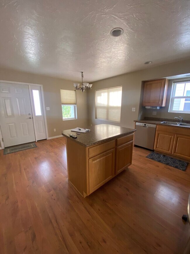 Building Photo - Available for lease immediately
