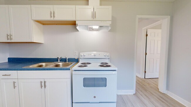 Foto del edificio - Two bedroom apartment for $1199 per month ~5 minutes from the Airport in a quaint and quiet commu...